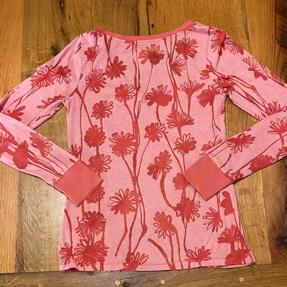 Anthropologie Lilka V-Neck Long Sleeve Red Shirt Pretty Floral Print, Sz Medium - Picture 8 of 8